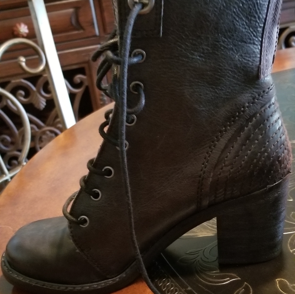 ZIGI GIRL black leather boots 6.5